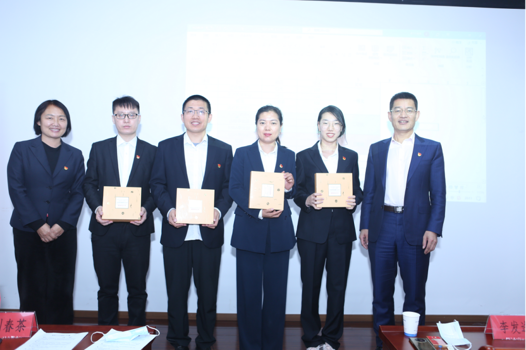 以知識競賽別開生面的形式,社科賽斯黨支部集中學習黨的二十大精神