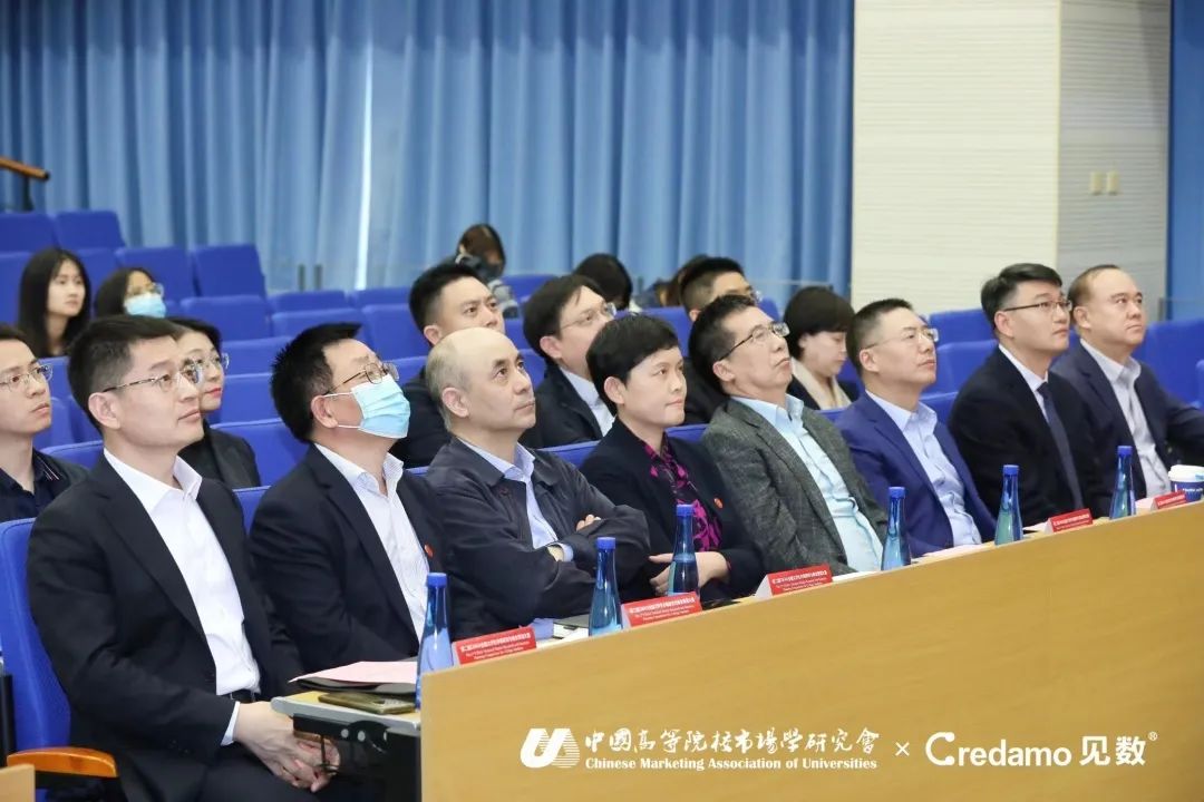 社科賽斯總裁兼黨支部書記李發(fā)進(jìn)受邀出席第二屆CMAU全國(guó)大學(xué)生市場(chǎng)研究與商業(yè)策劃大賽!